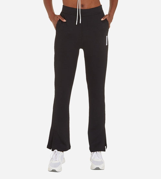 بنطال كالفن كلاين الرياضي الواسع