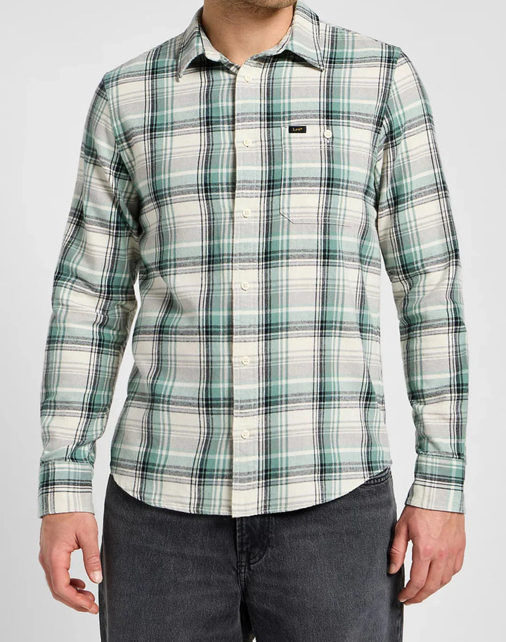 قميص لي ليسور بأكمام طويلة باللون الأخضر