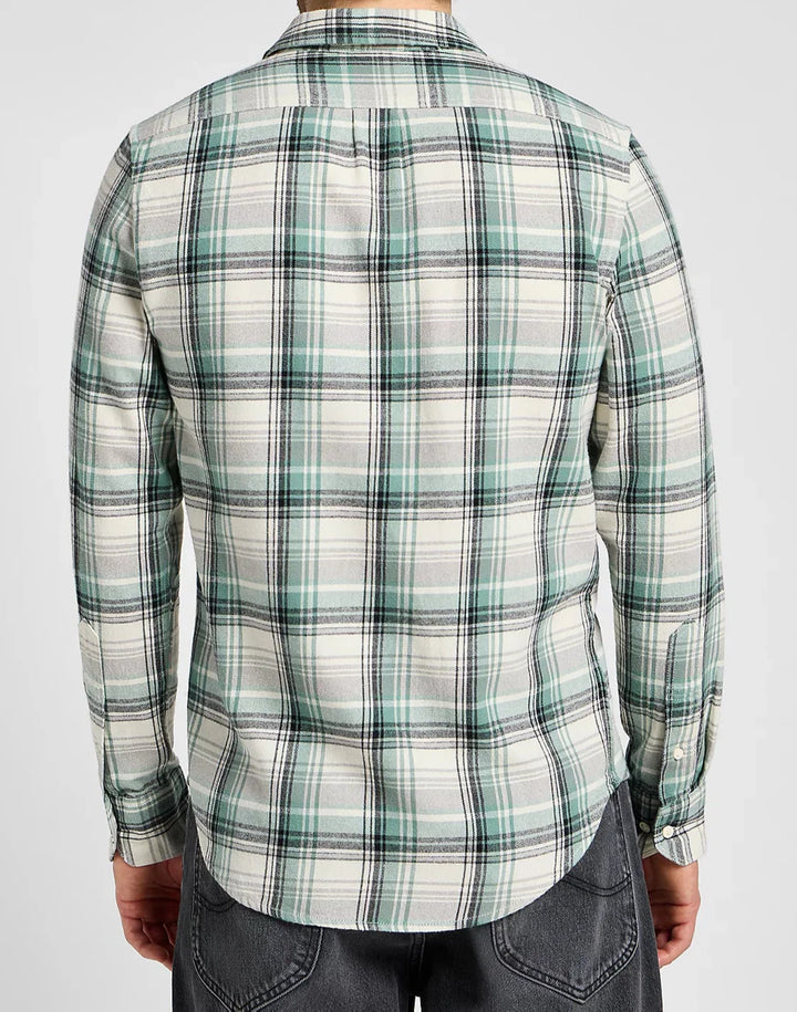 قميص لي ليسور بأكمام طويلة باللون الأخضر