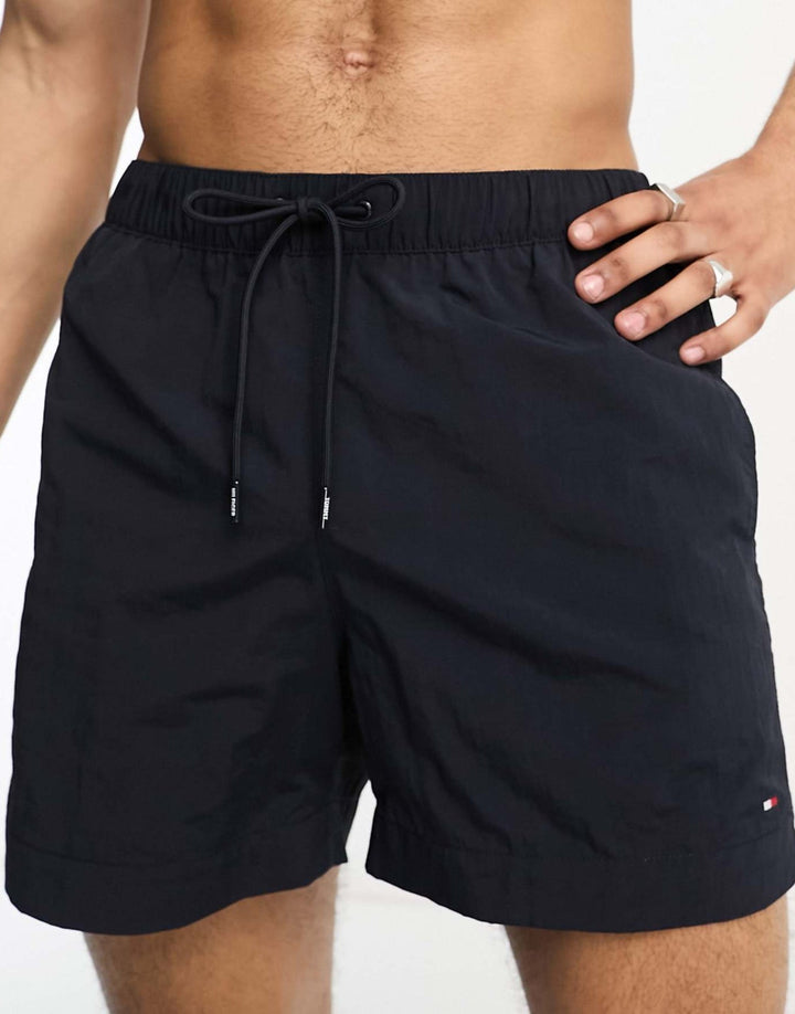 رباط تومي هيلفيغر