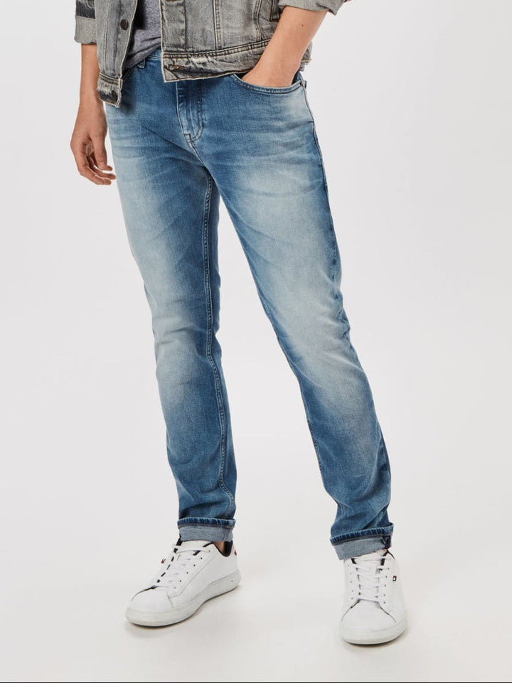 بنطال جينز أوستن سليم من تومي هيلفيغر