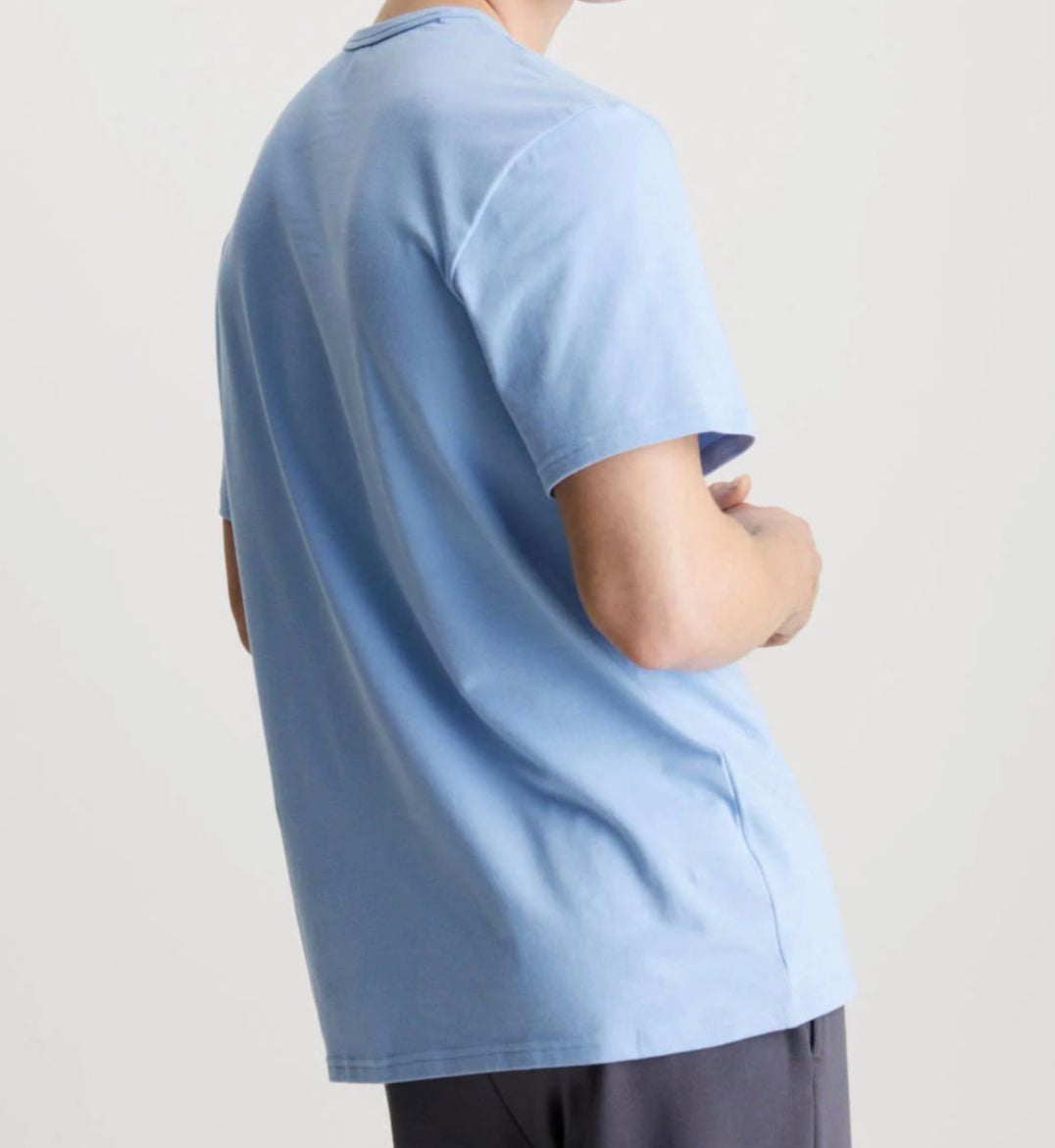 كالفن كلاين - تي شيرت باللون الأزرق