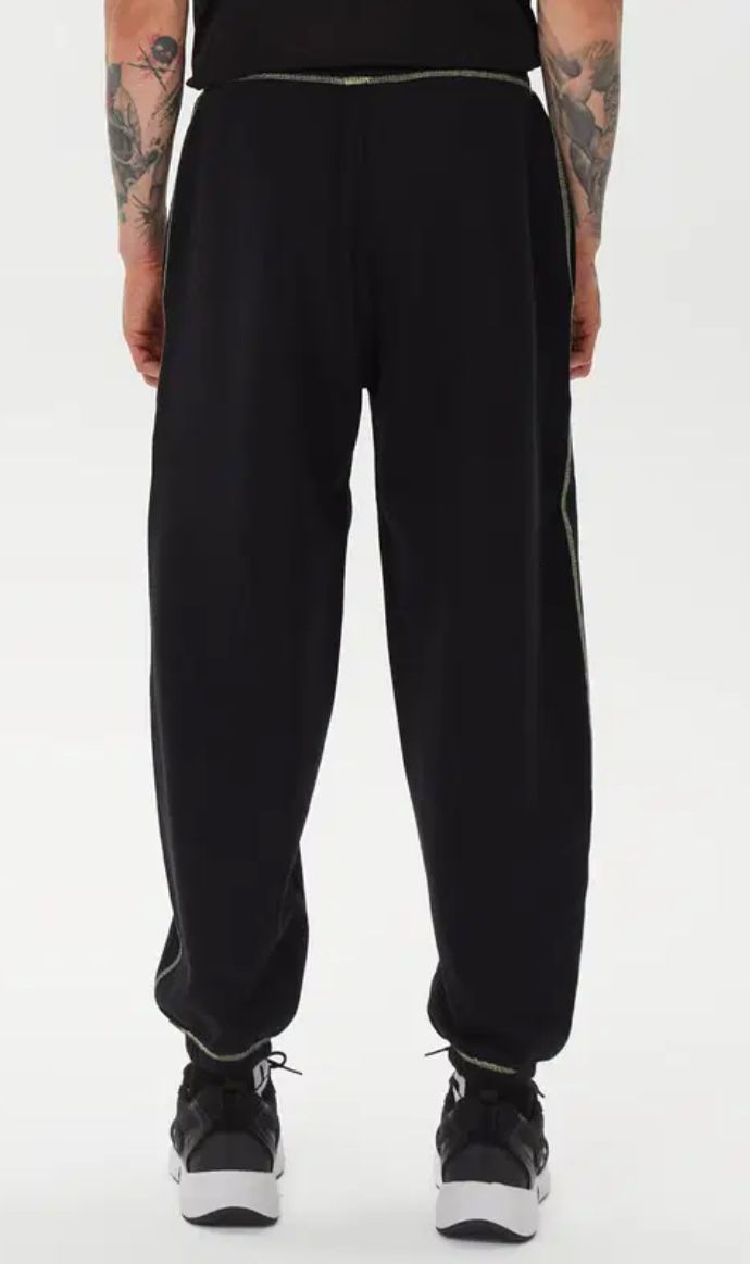 بنطال رياضي Calvin Klein Future Shift باللون الأسود