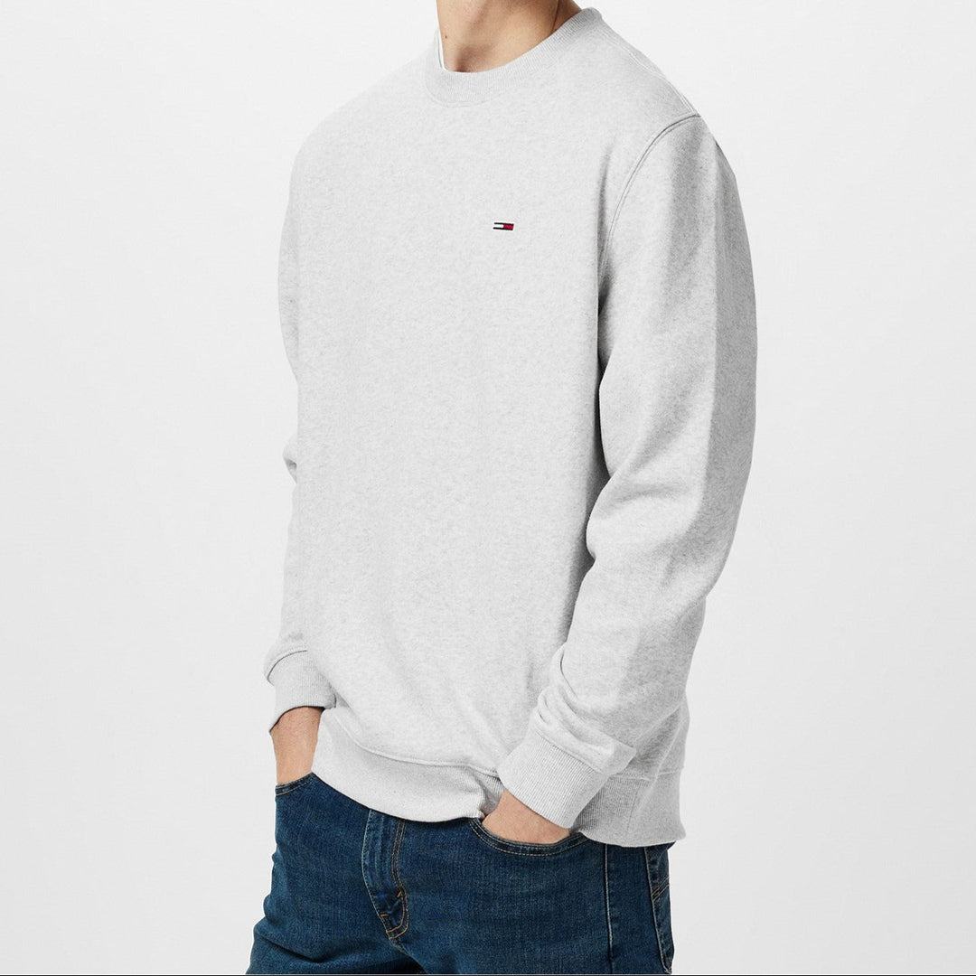 سويت شيرت تومي جينز بياقة دائرية وشعار باللون الرمادي
