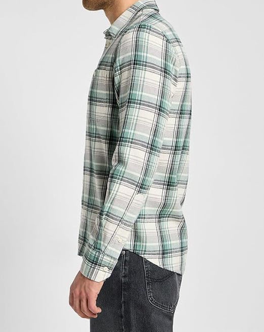 قميص لي ليسور بأكمام طويلة باللون الأخضر