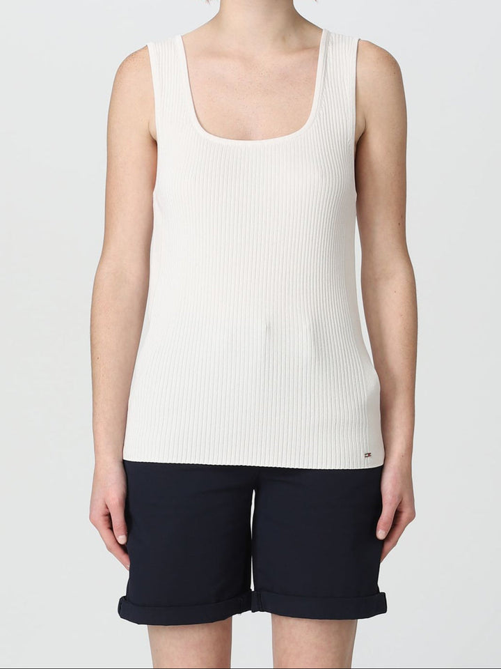 بلوزة تومي هيلفيغر بوبلين بفتحة رقبة على شكل حرف V