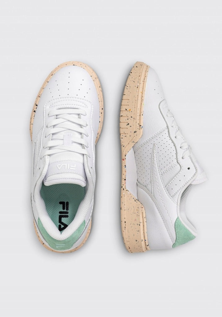 حذاء رياضي نسائي من فيلا أوريجينال فيتنس باللون الأبيض