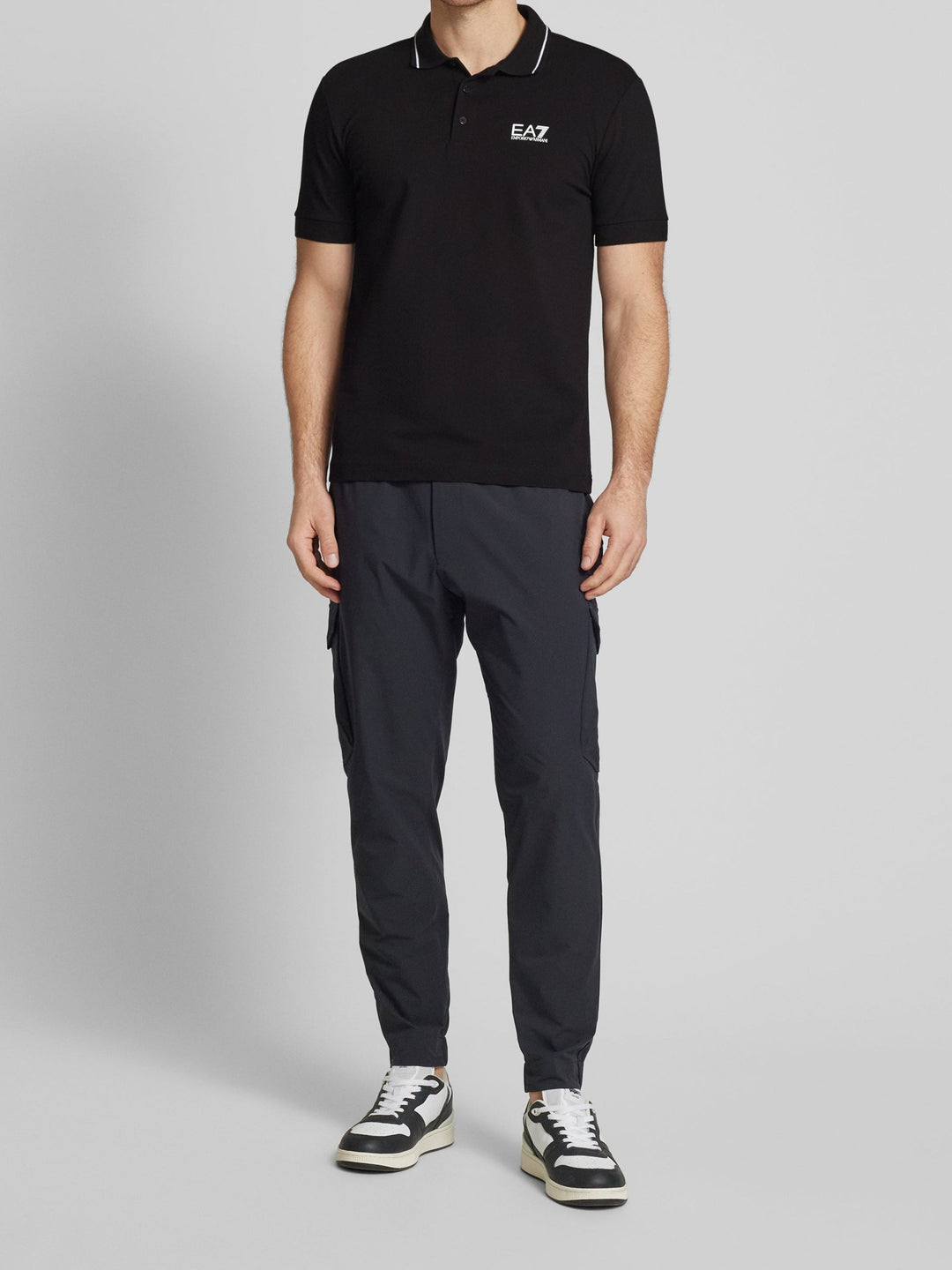 قميص بولو رجالي بأكمام قصيرة من إمبوريو أرماني EA7 باللون الأسود