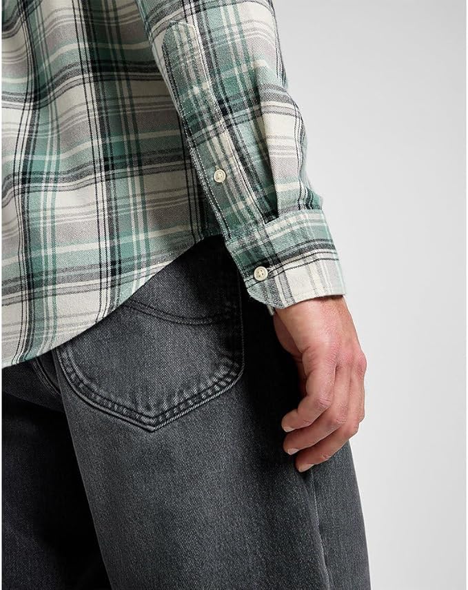 قميص لي ليسور بأكمام طويلة باللون الأخضر