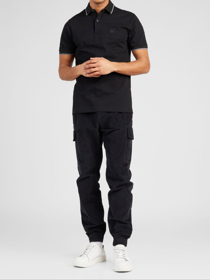 قميص بولو بوس برتقالي بأكمام قصيرة وشريط جانبي أسود