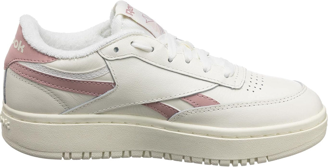 حذاء رياضي نسائي من ريبوك كلوب سي دبل ريفنج - لون طباشيري/وردي دخاني/طباشيري
