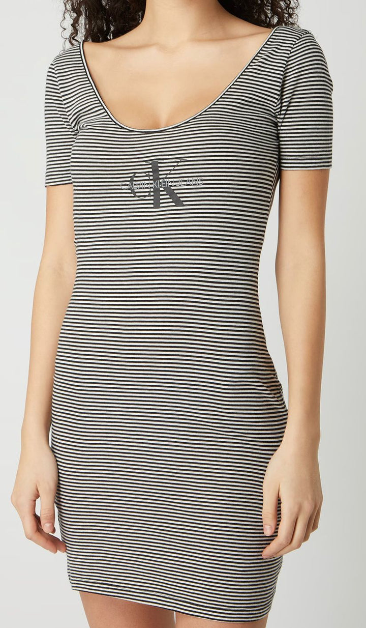 فستان باليه مخطط بقصّة Slim Fit من Calvin Klein Jeans