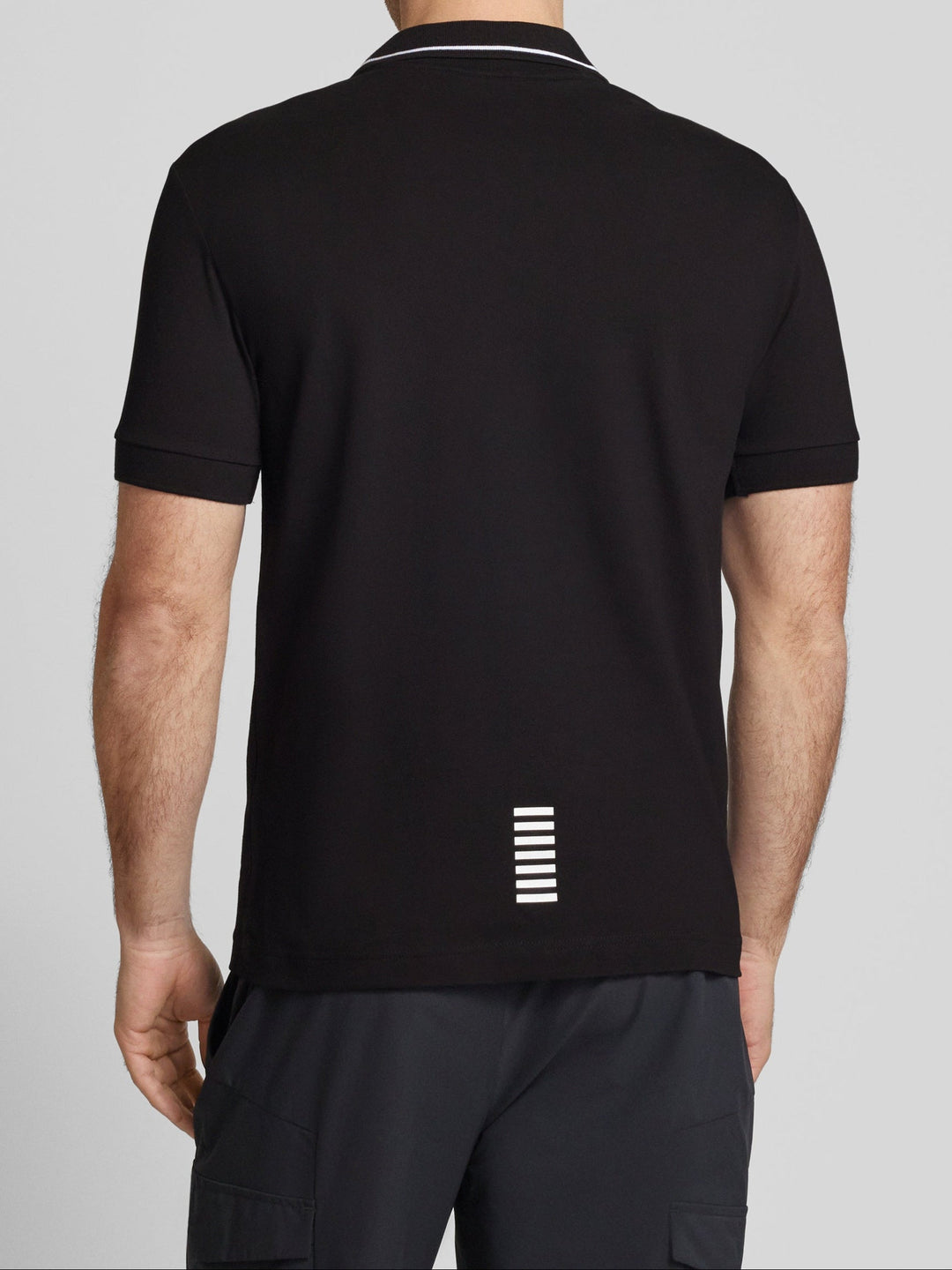 قميص بولو رجالي بأكمام قصيرة من إمبوريو أرماني EA7 باللون الأسود