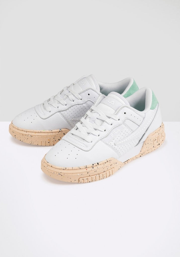 حذاء رياضي نسائي من فيلا أوريجينال فيتنس باللون الأبيض