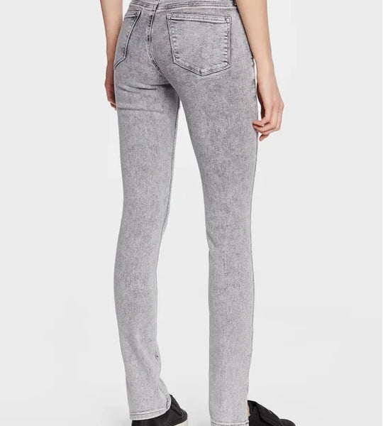 جينز كالفن كلاين جينز