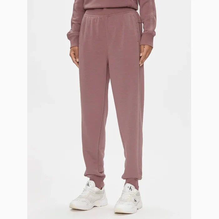 بنطلون رياضي نسائي من كالفن كلاين مع شريط شعار وحاشية مطوية