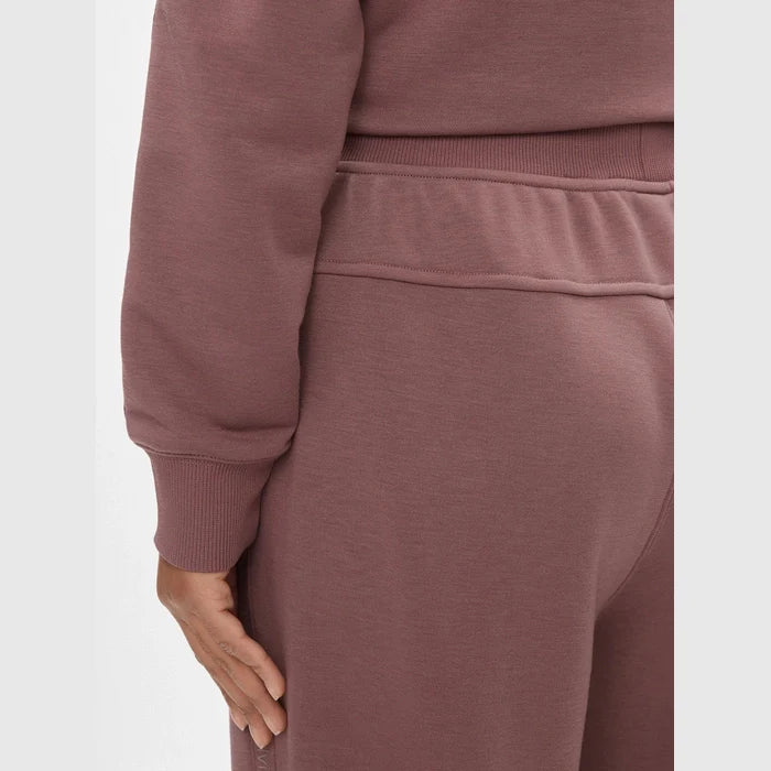 بنطلون رياضي نسائي من كالفن كلاين مع شريط شعار وحاشية مطوية