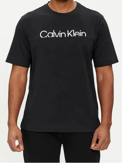 تي شيرت كالفن كلاين