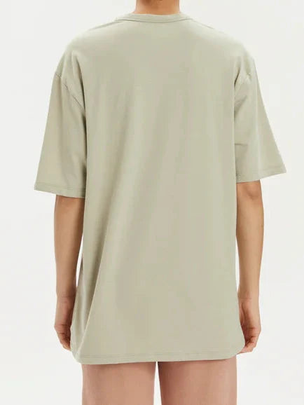 تي شيرت كالفن كلاين