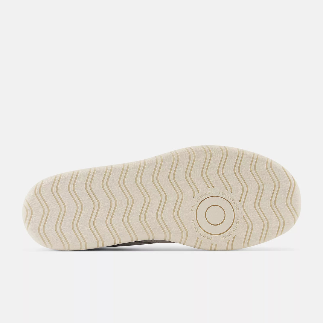 نيو بالانس - أحذية رياضية