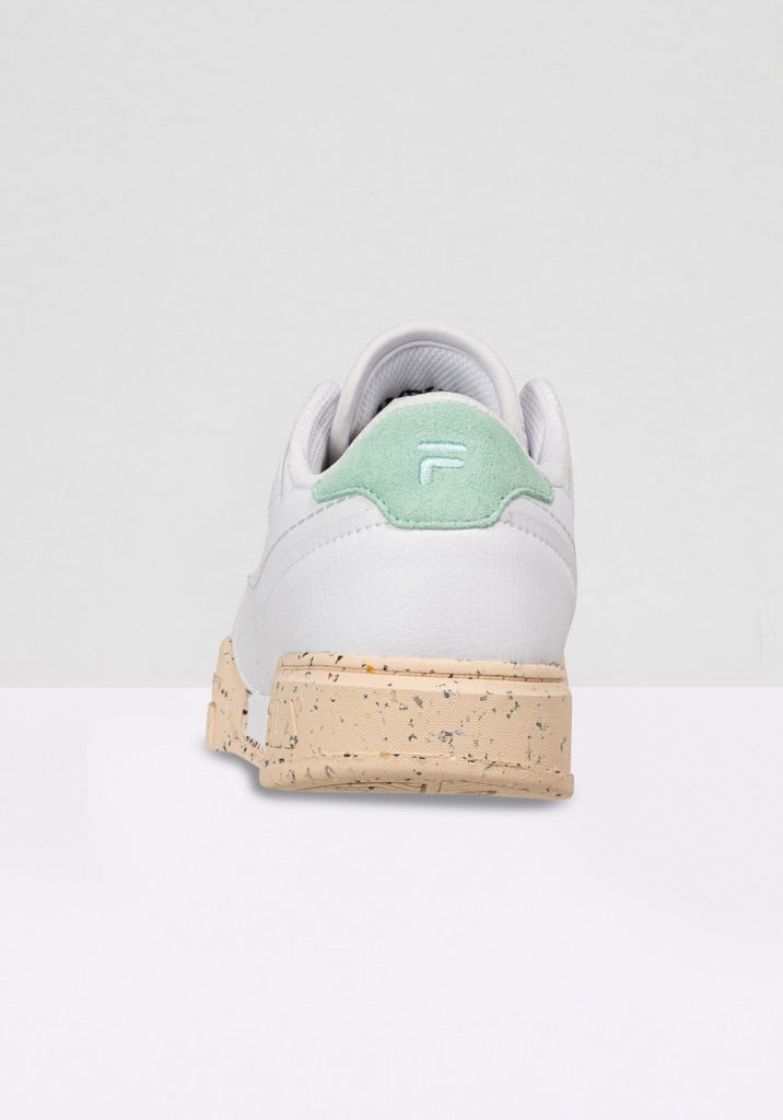 حذاء رياضي نسائي من فيلا أوريجينال فيتنس باللون الأبيض