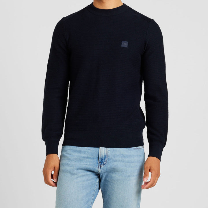 هوغو بوس - قميص تريكو أسود من القطن برقبة دائرية