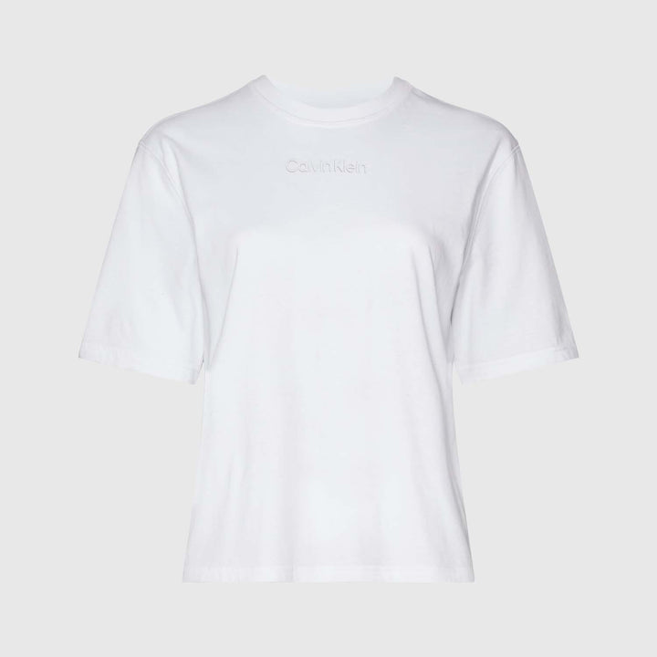 تي شيرت رياضي نسائي بقصّة بوكسي من كالفن كلاين