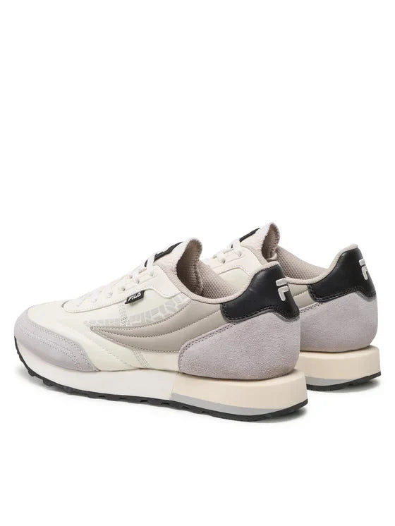 حذاء Fila Retronique 22 باللون الأبيض العتيق