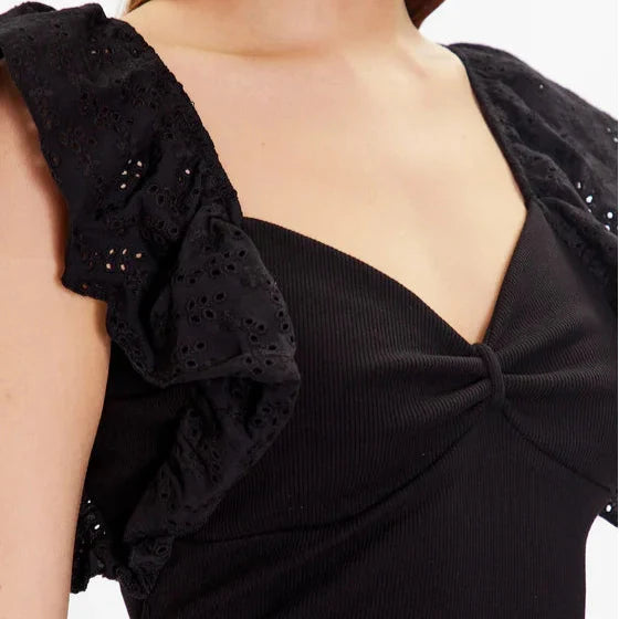 بلوزة رينا القطنية النسائية بأكمام مكشكشة ورقبة على شكل قلب من جيس