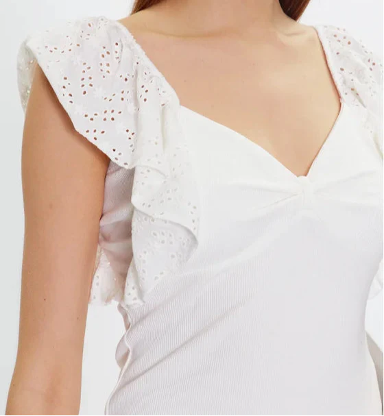 بلوزة رينا القطنية النسائية بأكمام مكشكشة ورقبة على شكل قلب من جيس