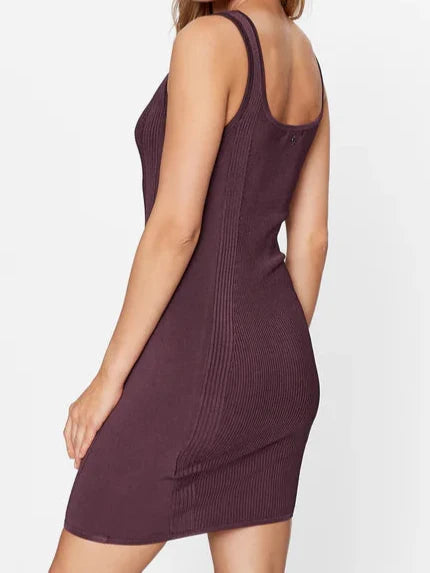 فستان جيس قصير بقصة ضيقة