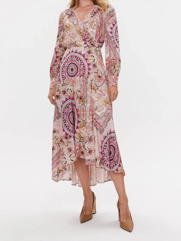 فستان طويل مطبوع بالكامل من Guess