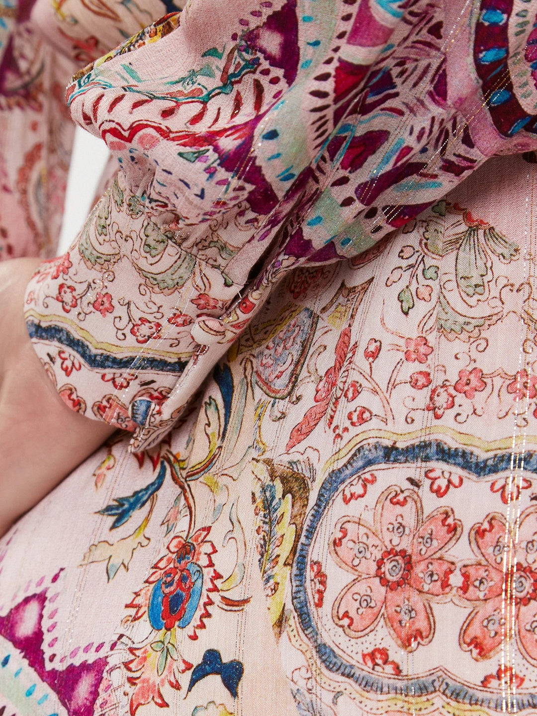 فستان طويل مطبوع بالكامل من Guess