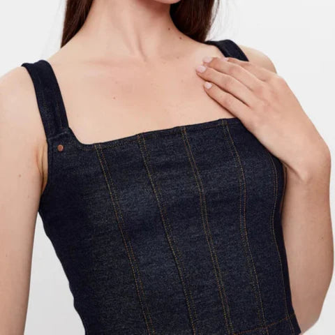 بلوزة كورسيه بمظهر جينز من Guess