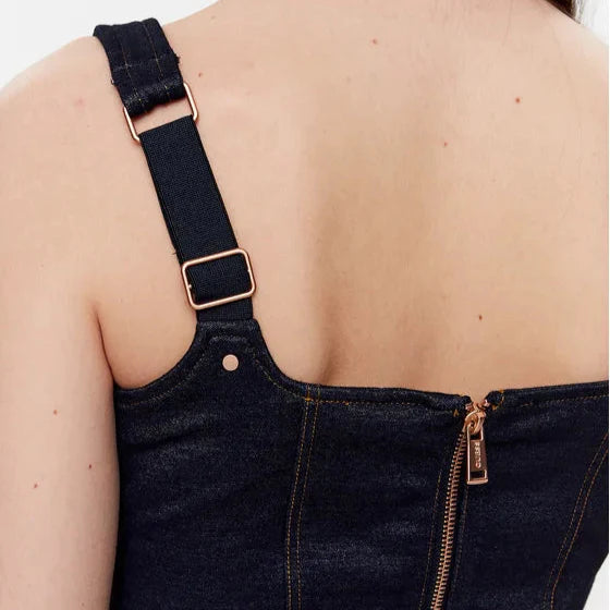 بلوزة كورسيه بمظهر جينز من Guess