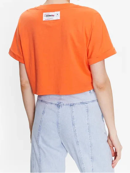 تي شيرت قصير بشعار GUESS