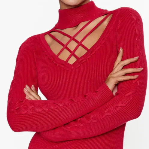 فستان جيس القصير ذو التصميم المقطوع