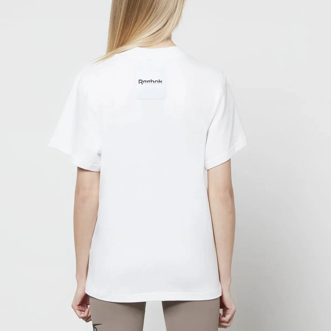 تي شيرت نسائي بشعار ريبوك × فيكتوريا بيكهام - أبيض