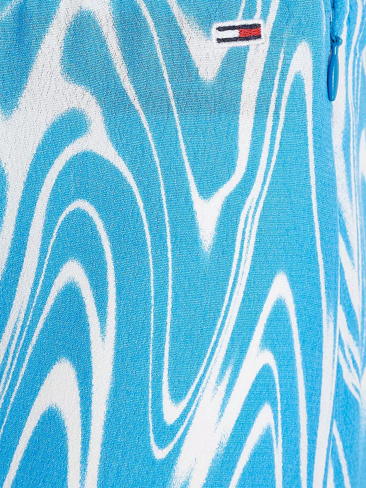 تومي جينز ميديروك هيلبلاو