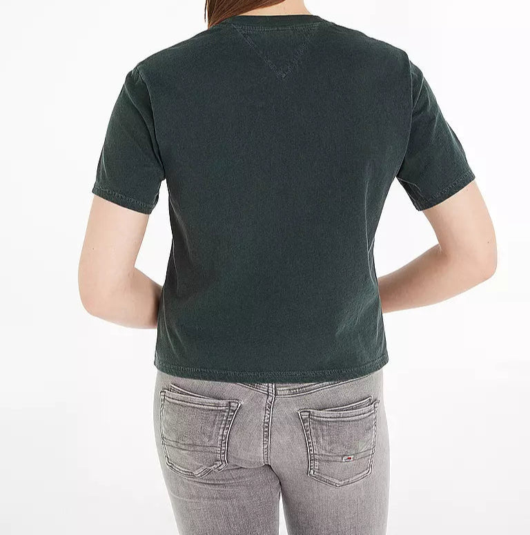 قميص تومي جينز الكلاسيكي بنقشة جلد النمر بأكمام قصيرة