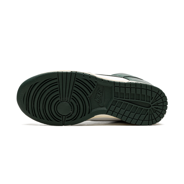 حذاء نايكي دانك لو "أخضر عتيق"